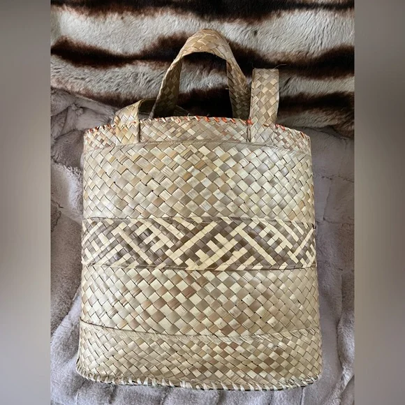 Vintage MCM Bahamian Straw Raffia Lined Tote Bag With Flowers - Picture 6 of 9